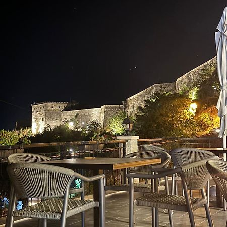 Hotel With Castle View Гирокастра Экстерьер фото