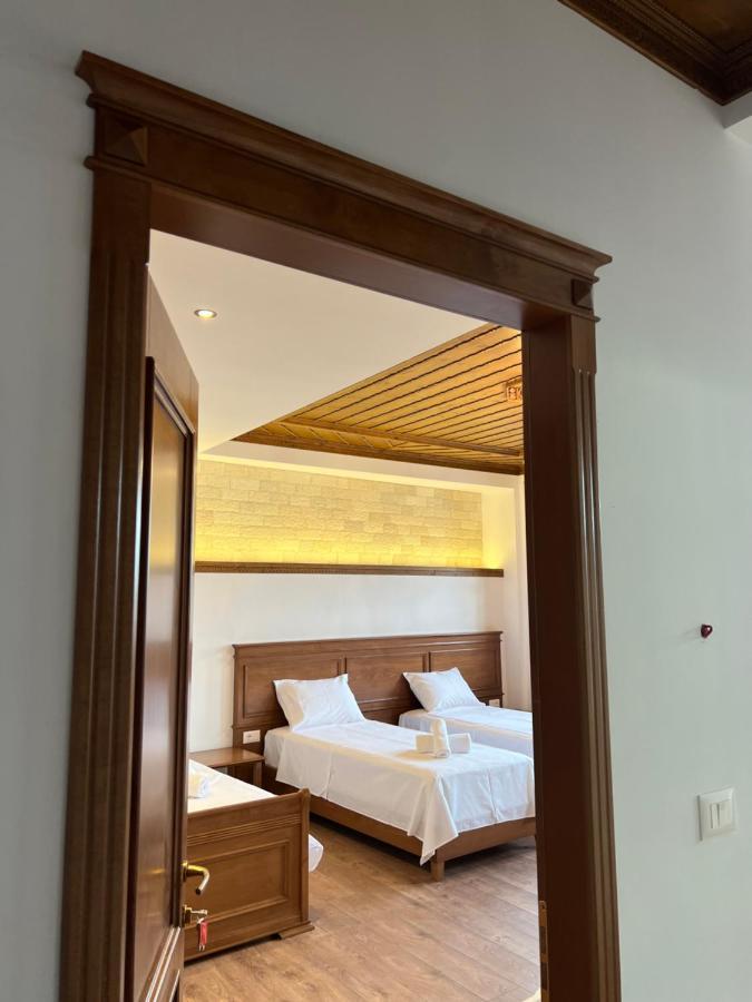 Hotel With Castle View Гирокастра Экстерьер фото