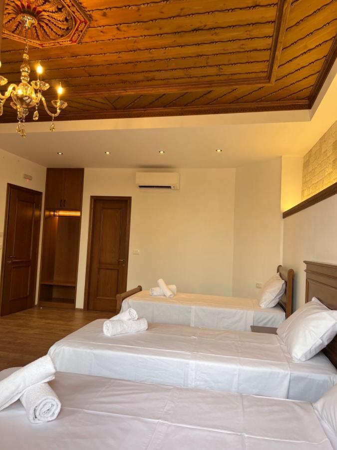 Hotel With Castle View Гирокастра Экстерьер фото