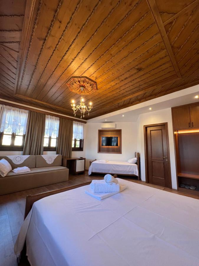 Hotel With Castle View Гирокастра Экстерьер фото