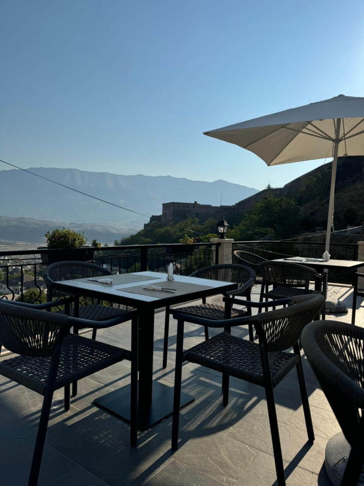 Hotel With Castle View Гирокастра Экстерьер фото